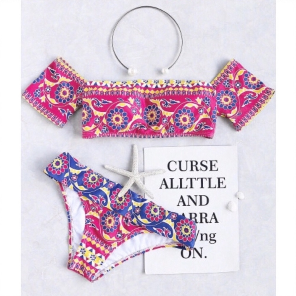 NEW || Graphic Design Swimsuit Set || Medium